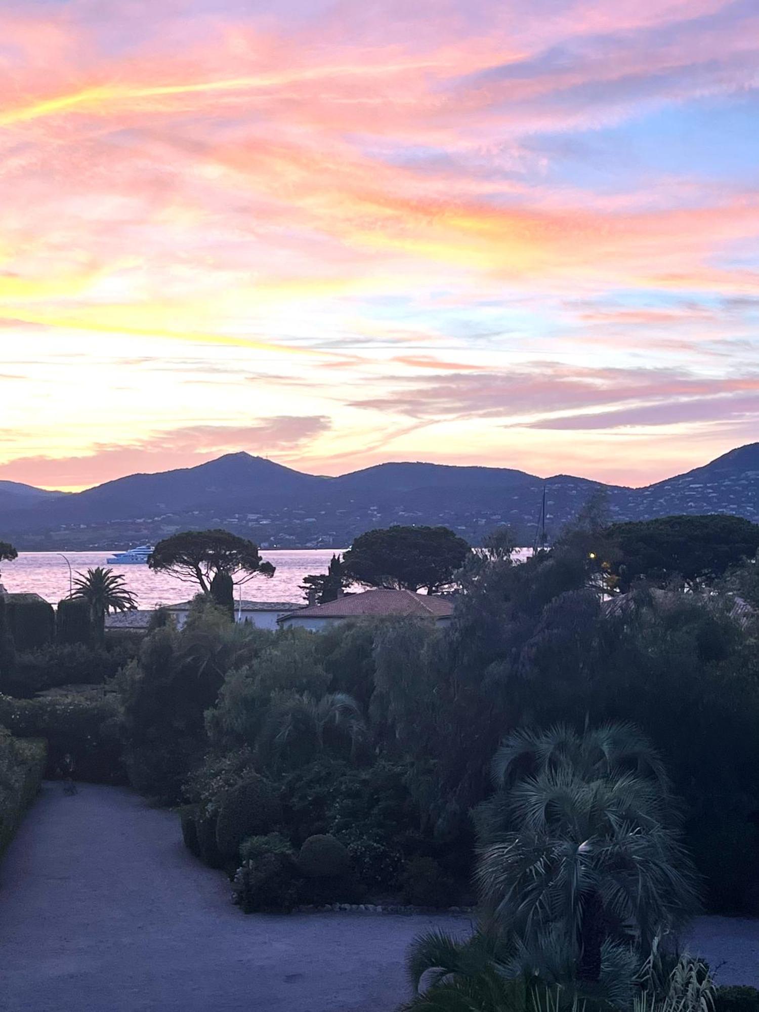 Terrasse Vue Mer - Appartement 6 Pers, 3 Chambres Et Parking A St Tropez Saint Tropez Bagian luar foto